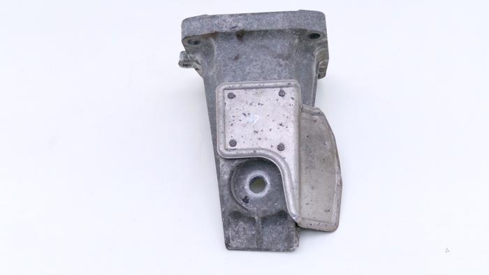 Gebruikte Motorrubber BMW M6 (E64) 5.0 V10 40V Prijs € 25,00 Margeregeling aangeboden door Automaterialen Ronald Morien B.V.