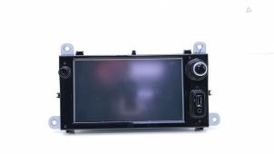 Gebruikte Display Multi Media regelunit Renault Clio IV (5R) 0.9 Energy TCE 90 12V Prijs € 299,00 Margeregeling aangeboden door Automaterialen Ronald Morien B.V.