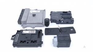 Gebruikte Computer Motormanagement Renault Clio IV (5R) 0.9 Energy TCE 90 12V Prijs € 225,00 Margeregeling aangeboden door Automaterialen Ronald Morien B.V.