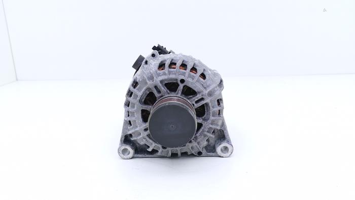 Dynamo van een Opel Corsa F (UB/UH/UP) 1.2 Turbo 12V 100 2020