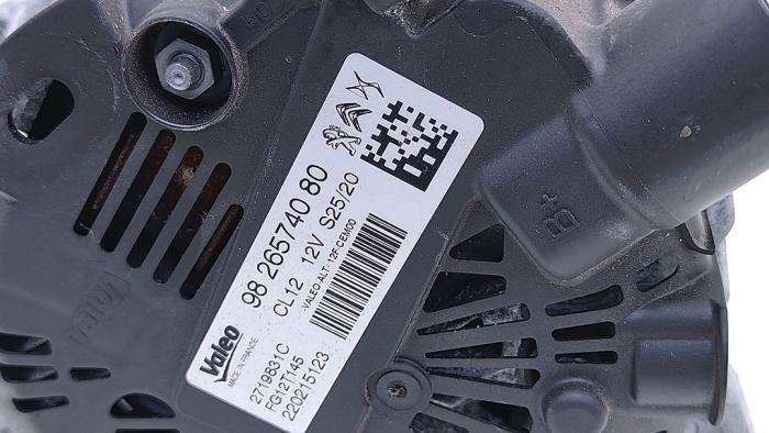 Dynamo van een Opel Corsa F (UB/UH/UP) 1.2 Turbo 12V 100 2020