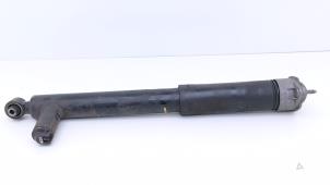 Gebruikte Schokdemper links-achter Mercedes CLS (C218) 350 CDI BlueEfficiency 3.0 V6 24V Prijs € 195,00 Margeregeling aangeboden door Automaterialen Ronald Morien B.V.