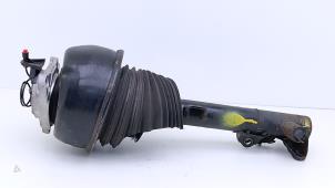 Gebruikte Schokdemperpoot links-voor Mercedes CLS (C218) 350 CDI BlueEfficiency 3.0 V6 24V Prijs € 495,00 Margeregeling aangeboden door Automaterialen Ronald Morien B.V.