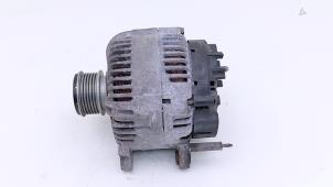 Gebruikte Alternator Volkswagen Passat Variant (3C5) 2.0 TDI 140 Prijs € 49,00 Margeregeling aangeboden door Automaterialen Ronald Morien B.V.
