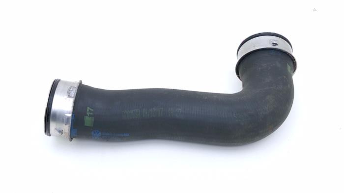 Gebruikte Intercooler Slang Volkswagen Passat Variant (3C5) 1.9 TDI Prijs € 15,00 Margeregeling aangeboden door Automaterialen Ronald Morien B.V.