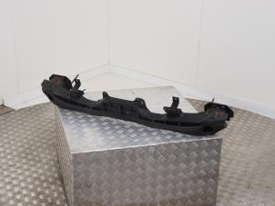 Gebruikte Bumperframe achter Kia Stonic (YB) 1.0i T-GDi 12V Prijs € 90,75 Inclusief btw aangeboden door Automaterialen Ronald Morien B.V.