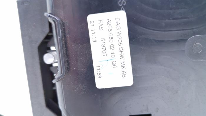 Middenconsoles van een Mercedes-Benz C (W205) C-180 1.6 16V 2015