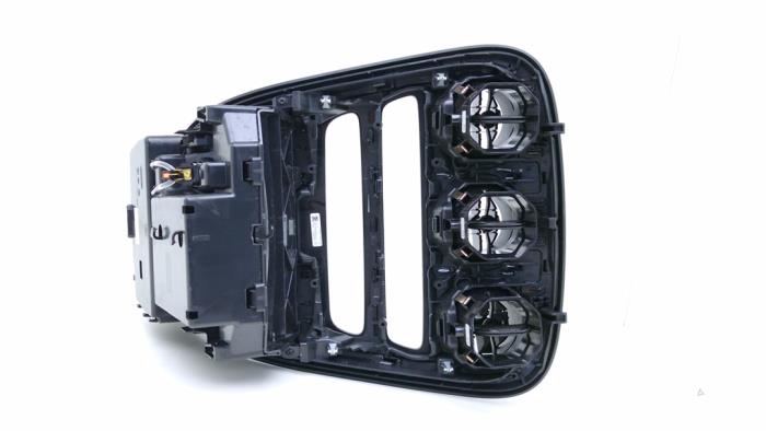 Middenconsoles van een Mercedes-Benz C (W205) C-180 1.6 16V 2015