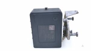 Gebruikte ABS Pomp Mercedes C (W205) C-180 1.6 16V Prijs € 149,00 Margeregeling aangeboden door Automaterialen Ronald Morien B.V.