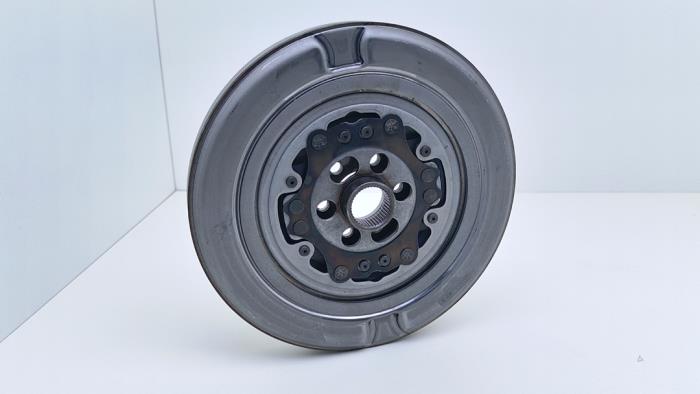 Gebruikte Vliegwiel dubbele massa Volkswagen Passat Variant (CJ5) 1.5 eHybrid Prijs € 356,95 Inclusief btw aangeboden door Automaterialen Ronald Morien B.V.