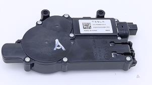 Gebruikte Stoelverstelling motor Tesla Model Y (5YJY) RWD Prijs € 175,00 Inclusief btw aangeboden door Automaterialen Ronald Morien B.V.