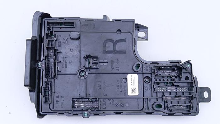 Gebruikte Module Bodycontrol Tesla Model Y (5YJY) RWD Prijs € 149,00 Inclusief btw aangeboden door Automaterialen Ronald Morien B.V.
