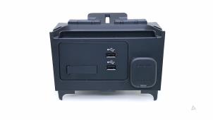 Gebruikte AUX/USB aansluiting Mazda CX-30 (DM) 2.0 e-SkyActiv-G 122 16V Prijs € 125,00 Margeregeling aangeboden door Automaterialen Ronald Morien B.V.