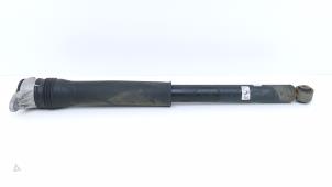 Gebruikte Schokdemper links-achter Mazda CX-30 (DM) 2.0 e-SkyActiv-G 122 16V Prijs € 59,00 Margeregeling aangeboden door Automaterialen Ronald Morien B.V.