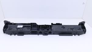 Gebruikte Dwarsbalk frontdeel Renault Clio IV (5R) 0.9 Energy TCE 90 12V Prijs € 99,00 Margeregeling aangeboden door Automaterialen Ronald Morien B.V.