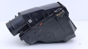 Gebruikte Luchtfilterhuis Volvo XC60 II (UZ) 2.0 B4 16V Mild Hybrid AWD Prijs € 65,00 Margeregeling aangeboden door Automaterialen Ronald Morien B.V.