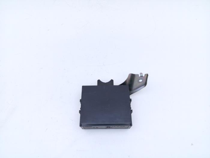 Gebruikte Computer Diversen Peugeot 107 1.0 12V Prijs € 25,00 Margeregeling aangeboden door Automaterialen Ronald Morien B.V.