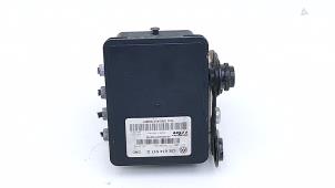 Gebruikte ABS Pomp Volkswagen Up! (121) e-Up! Prijs € 195,00 Inclusief btw aangeboden door Automaterialen Ronald Morien B.V.