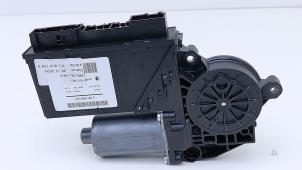 Gebruikte Motor electrisch raam Porsche Cayenne (9PA) 4.5 S V8 32V Prijs € 49,00 Margeregeling aangeboden door Automaterialen Ronald Morien B.V.