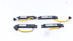 Gebruikte Keyless entry antenne Kia Niro I (DE) E-Niro 64 kWh Prijs € 59,00 Margeregeling aangeboden door Automaterialen Ronald Morien B.V.