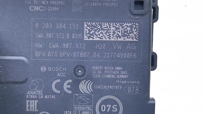 Radar sensor van een Seat Leon Sportstourer (KLF) 1.5 eTSI 16V 2021