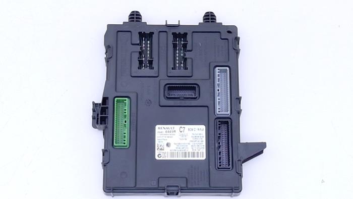 Gebruikte Computer Body Control Renault Megane IV Estate (RFBK) 1.2 Energy TCE 130 Prijs € 75,00 Margeregeling aangeboden door Automaterialen Ronald Morien B.V.