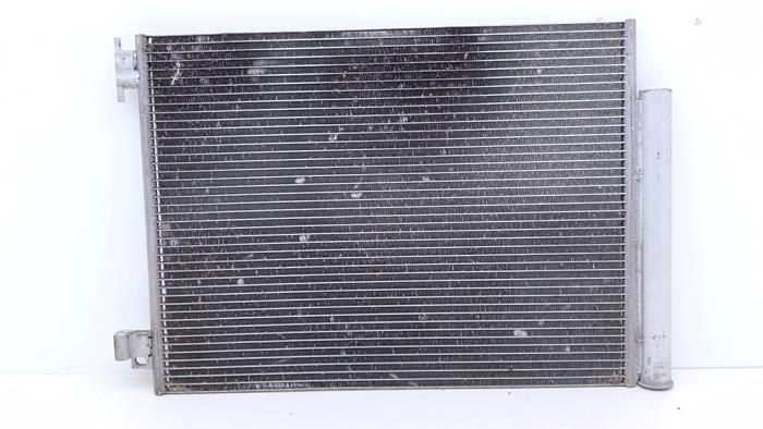 Gebruikte Airco Condensor Renault Captur I (2R) 1.2 TCE 16V EDC Prijs € 45,00 Margeregeling aangeboden door Automaterialen Ronald Morien B.V.