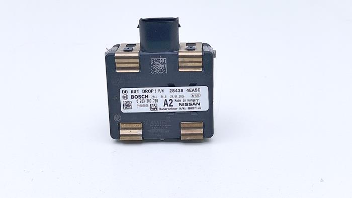 Gebruikte Radar sensor Nissan Qashqai (J11) 1.2 DIG-T 16V Prijs € 125,00 Margeregeling aangeboden door Automaterialen Ronald Morien B.V.