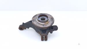 Gebruikte Fusee rechts-voor Peugeot 2008 (UD/UK/UR/US/UX) 1.2 VTi 12V PureTech 100 Prijs € 114,95 Inclusief btw aangeboden door Automaterialen Ronald Morien B.V.