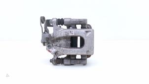 Gebruikte Remklauw (Tang) rechts-achter Peugeot 2008 (UD/UK/UR/US/UX) 1.2 VTi 12V PureTech 100 Prijs € 59,00 Inclusief btw aangeboden door Automaterialen Ronald Morien B.V.