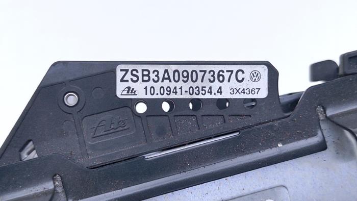 Computer ABS van een Volkswagen Passat (35I) 2.8 VR6 1994