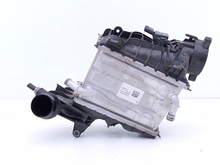 Gebruikte Intercooler Volvo XC60 II (UZ) 2.0 B4 16V Mild Hybrid AWD Prijs € 125,00 Margeregeling aangeboden door Automaterialen Ronald Morien B.V.