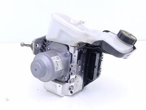 Gebruikte ABS Pomp Volvo XC60 II (UZ) 2.0 B4 16V Mild Hybrid AWD Prijs € 295,00 Margeregeling aangeboden door Automaterialen Ronald Morien B.V.