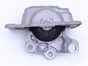 Gebruikte Motorrubber Volvo XC60 II (UZ) 2.0 B4 16V Mild Hybrid AWD Prijs € 35,00 Margeregeling aangeboden door Automaterialen Ronald Morien B.V.