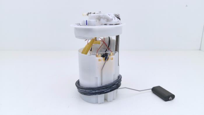 Gebruikte Tank element Pomp Ford Fiesta 7 1.0 EcoBoost 12V Prijs € 45,00 Margeregeling aangeboden door Automaterialen Ronald Morien B.V.