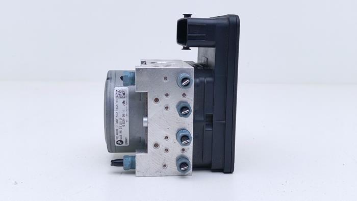 ABS Pomp van een BMW X1 (F48) sDrive 20i 2.0 16V Twin Power Turbo 2021