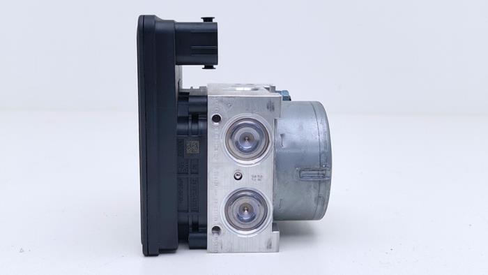 ABS Pomp van een BMW X1 (F48) sDrive 20i 2.0 16V Twin Power Turbo 2021