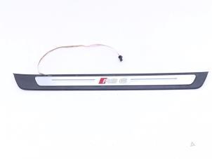 Gebruikte Afdeklijst dorpel rechts Audi RS 6 Avant (C8) 4.0 V8 TFSI Mild Hybrid 32V Prijs € 95,00 Inclusief btw aangeboden door Automaterialen Ronald Morien B.V.