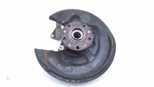 Gebruikte Fusee rechts-achter Volkswagen Passat Variant (3C5) 3.2 FSI V6 32V 4Motion Prijs € 65,00 Margeregeling aangeboden door Automaterialen Ronald Morien B.V.