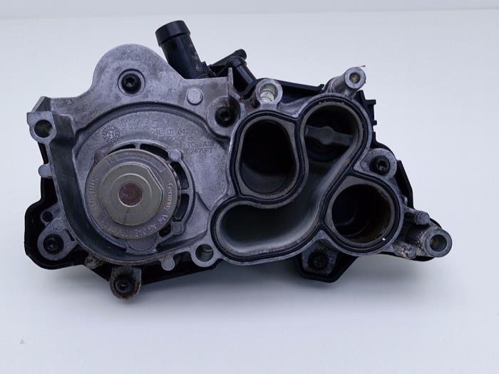 Gebruikte Waterpomp Volkswagen Polo VI (AW1) 1.0 TGI 12V Prijs € 55,00 Margeregeling aangeboden door Automaterialen Ronald Morien B.V.
