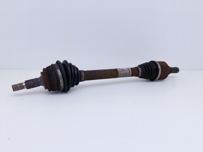 Gebruikte Aandrijfas links-voor Citroen C4 Picasso (3D/3E) 1.6 16V eTHP Prijs € 95,00 Inclusief btw aangeboden door Automaterialen Ronald Morien B.V.