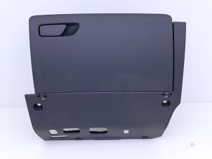 Gebruikte Dashboardkastje Audi A3 Sportback (8VA/8VF) 1.4 TFSI 16V e-tron Prijs € 39,00 Margeregeling aangeboden door Automaterialen Ronald Morien B.V.