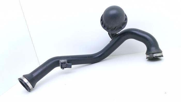 Gebruikte Intercooler Buis Audi A4 Avant (B9) 2.0 TFSI 16V Prijs € 78,65 Inclusief btw aangeboden door Automaterialen Ronald Morien B.V.