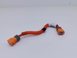 Gebruikte HV kabel (hoog voltage) Peugeot 2008 (UD/UK/UR/US/UX) e-2008 50 kWh Prijs € 45,00 Margeregeling aangeboden door Automaterialen Ronald Morien B.V.