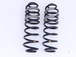 Gebruikte Veerschroef achter Ford Transit Courier 1.5 TDCi 75 Prijs € 49,00 Margeregeling aangeboden door Automaterialen Ronald Morien B.V.