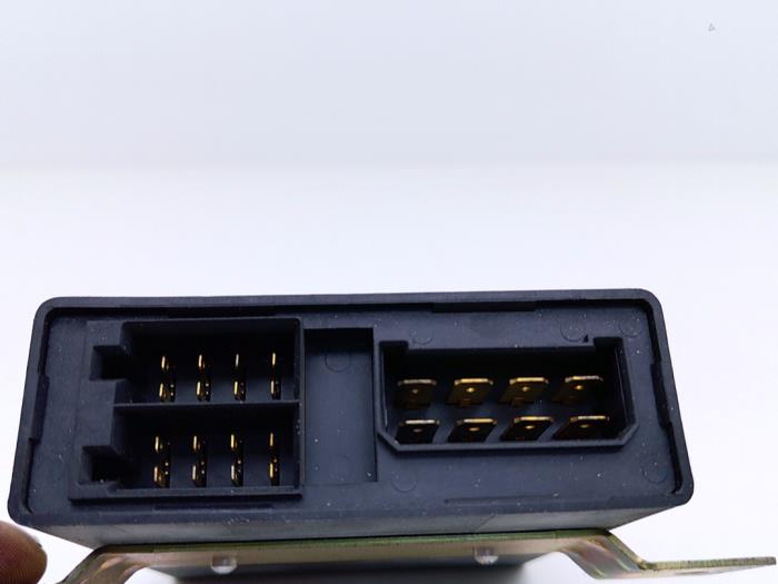 Raam module van een Volkswagen Corrado 1.8 G60 1991