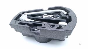 Gebruikte Gereedschap Set Volkswagen Polo V (6R) 1.0 TSI 12V BlueMotion Prijs € 49,00 Margeregeling aangeboden door Automaterialen Ronald Morien B.V.