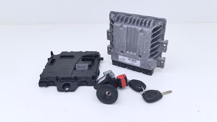 Gebruikte Kontaktslot + computer Opel Movano 2.3 CDTi Biturbo 16V FWD Prijs € 393,25 Inclusief btw aangeboden door Automaterialen Ronald Morien B.V.