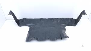 Gebruikte Beschermplaat bodem Volkswagen Touareg Prijs € 65,00 Margeregeling aangeboden door Automaterialen Ronald Morien B.V.