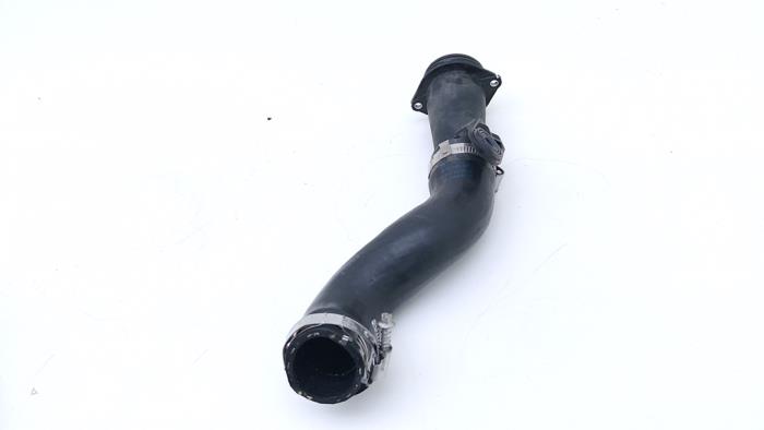 Gebruikte Intercooler Buis Volkswagen Touareg (7PA/PH) 4.2 TDI V8 DPF 32V Prijs € 95,00 Margeregeling aangeboden door Automaterialen Ronald Morien B.V.